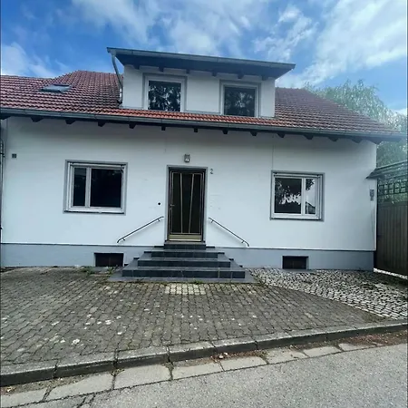 Haus Mit Riesigem Garten & Pool *