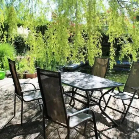 Haus Mit Riesigem Garten & Pool *